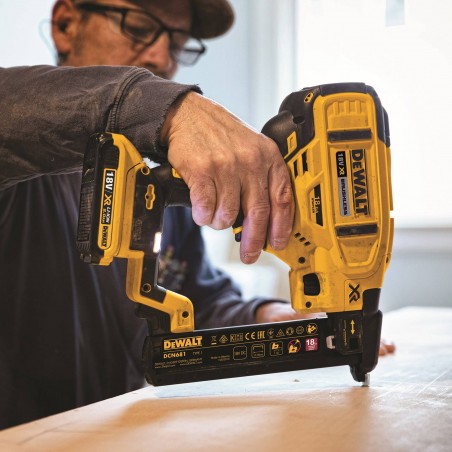 Zszywacz Akumulatorowy 18Ga 18V 2x2.0Ah - DeWalt DCN681D2
