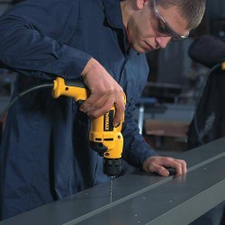 Wiertarka jednobiegowa 701W 10mm - DeWalt DWD112S