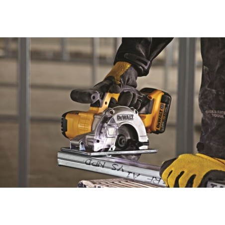 DEWALT PILARKA TARCZOWA DO METALU 18V 140mm, BEZ AKUMULATORÓW I ŁADOWARKI, KUFER TSTAK VI