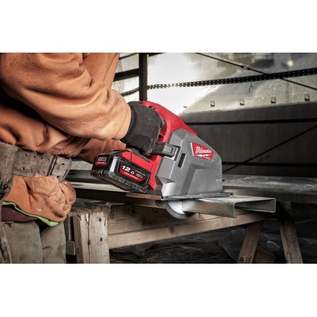 Pilarka tarczowa do metalu 66 mm 18V Milwaukee M18 FMCS66-121C