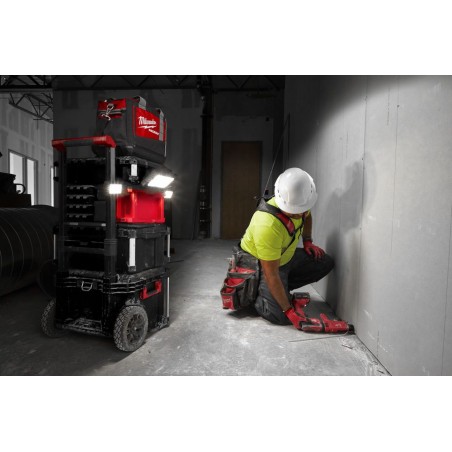 Lampa akumulatorowa 18V Milwaukee PACKOUT z ładowarką M18 POALC-0