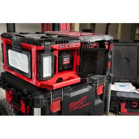 Lampa akumulatorowa 18V Milwaukee PACKOUT z ładowarką M18 POALC-0