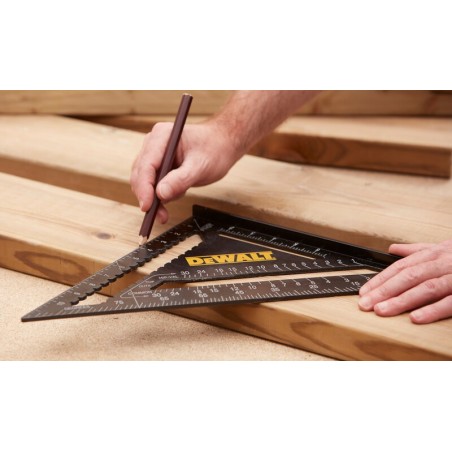 Przymiar dekarski aluminiowy 7 cali Dewalt DWHT46031-0