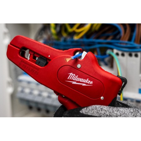 Urządzenie wielofunkcyjne do ściągania izolacji Milwaukee 4w1