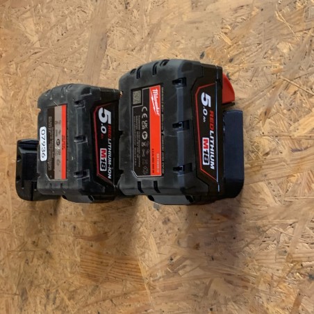 Uchwyt holder do akumulatora Milwaukee  M18 1 sztuka