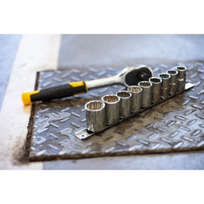 Zestaw kluczy nasadkowych 1/4" Stanley STMT82666-0