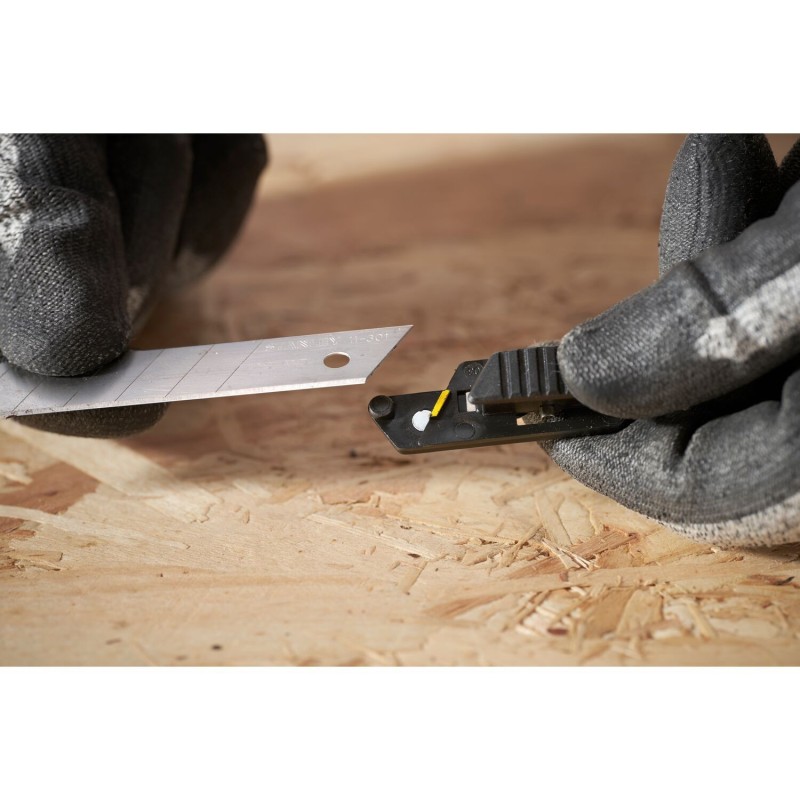 Nóż z systemem łamania Fatmax Stanley FMHT10594-0