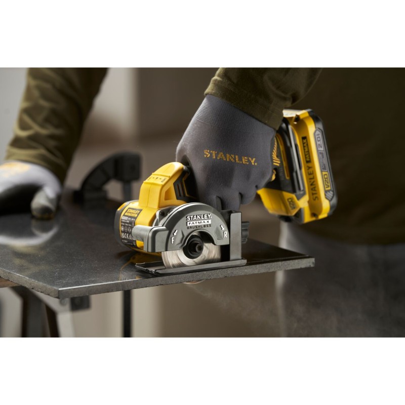 Szlifierka kątowa 600W 115mm Stanley FMEG615