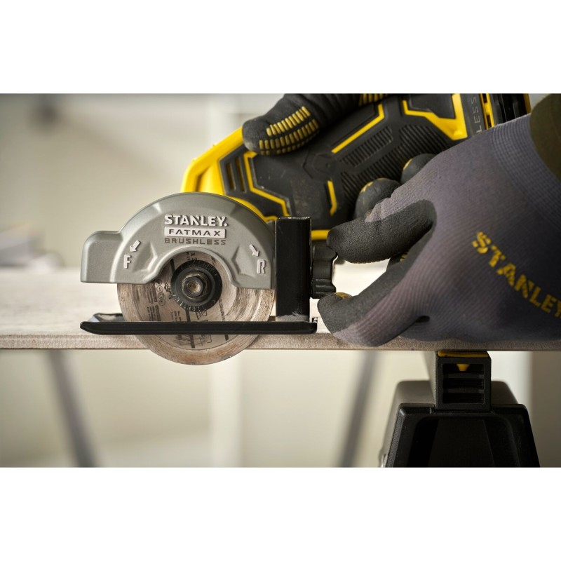 Szlifierka kątowa 600W 115mm Stanley FMEG615