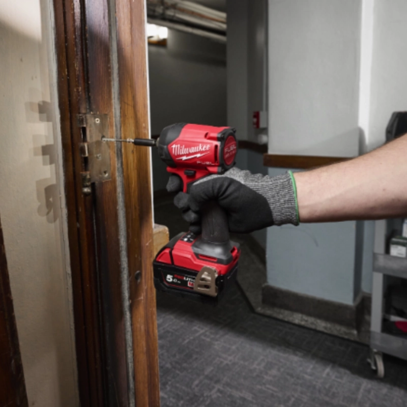 Zakrętarka Udarowa FUEL SURGE ¼˝ 18 V FUEL SURGE Milwaukee FIDRQ