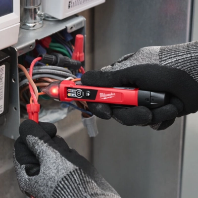 Bezdotykowy Detektor Napięcia z podwójnym zakresem i wbudowana latarką Milwaukee NCVDDF 1000 V