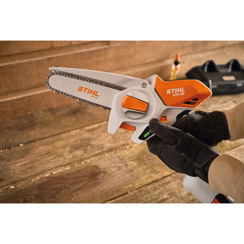 Piła pilarka łańcuchowa do drewna STIHL GTA30 SET